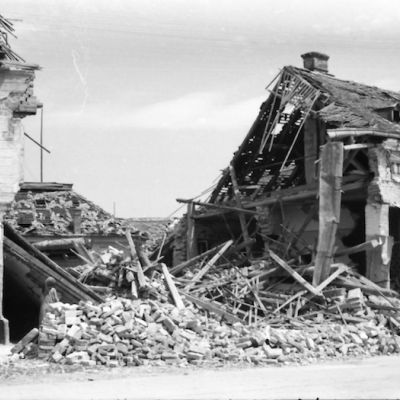 HR-DAOS-966 1.1.8., Zbirka fotografija Radovana Plivelića, bombardiranje Osijeka, 1944. god.